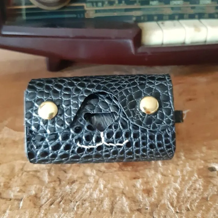 Atelier Anne R Wouf pochette sachets chien cuir vernis noir