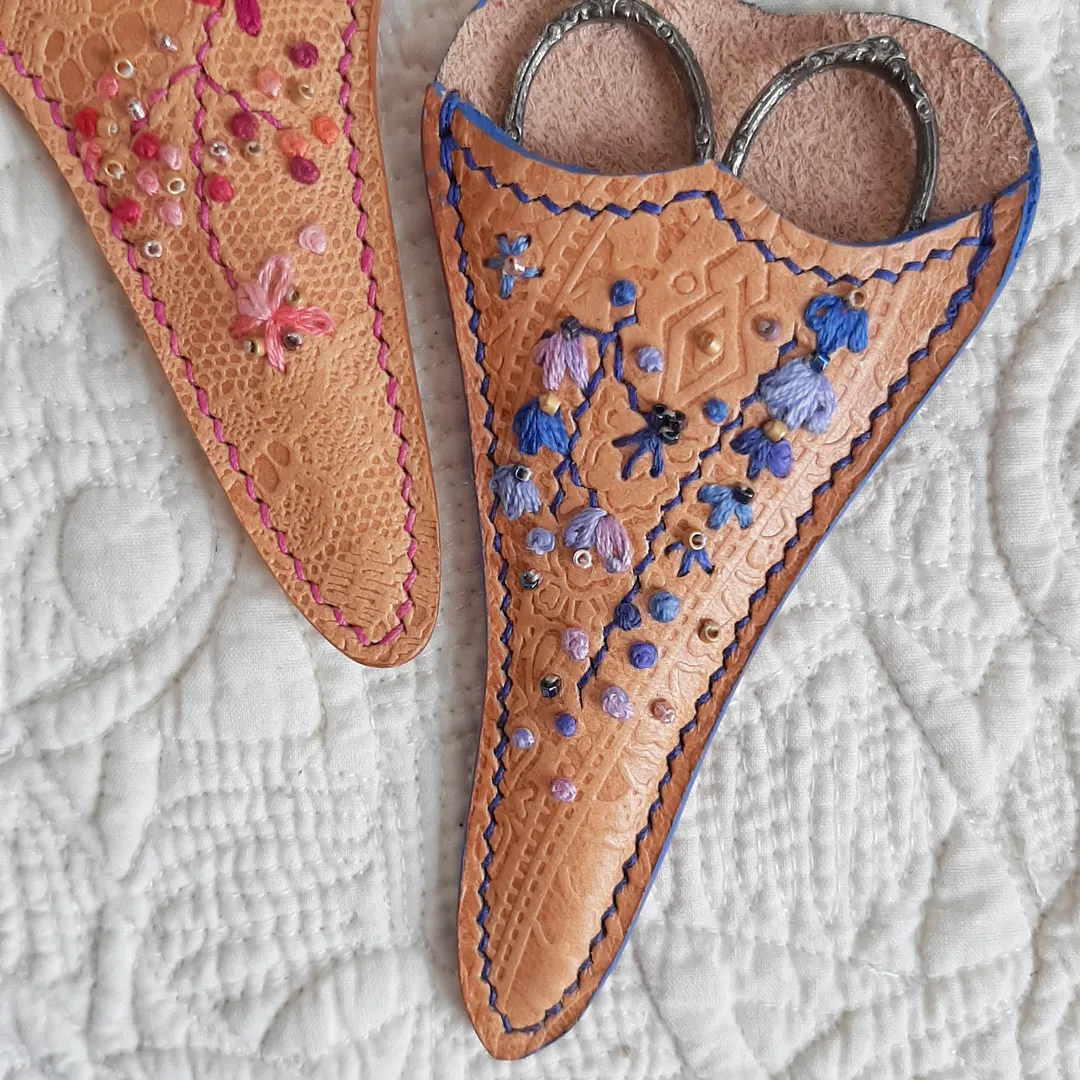 Atelier Anne R étui à ciseaux cuir dentelle brodé sur mesure