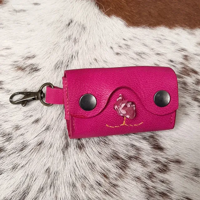 Atelier Anne R Wouf! pochette porte-sacs cuir fuchsia