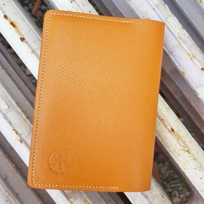 Atelier Anne R porte-passeport cuir Epsom caramel