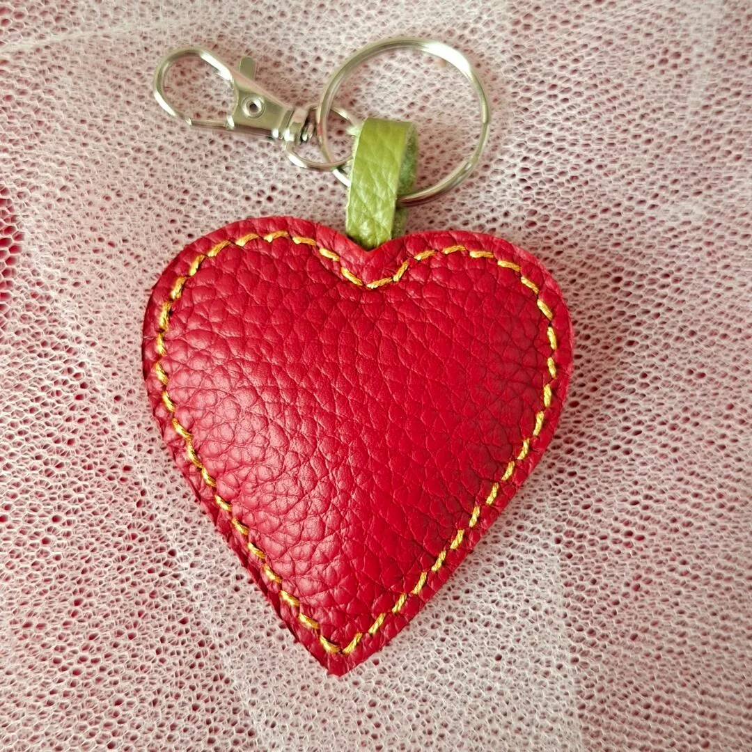 Atelier Anne R Porte-clés Cœur porte-clés cuir rouge cerise