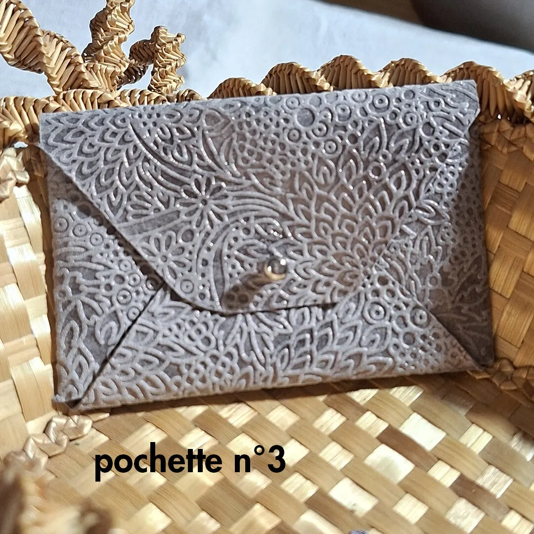 Atelier Anne R pochette enveloppe cuir bouton col 10x6,5 cm