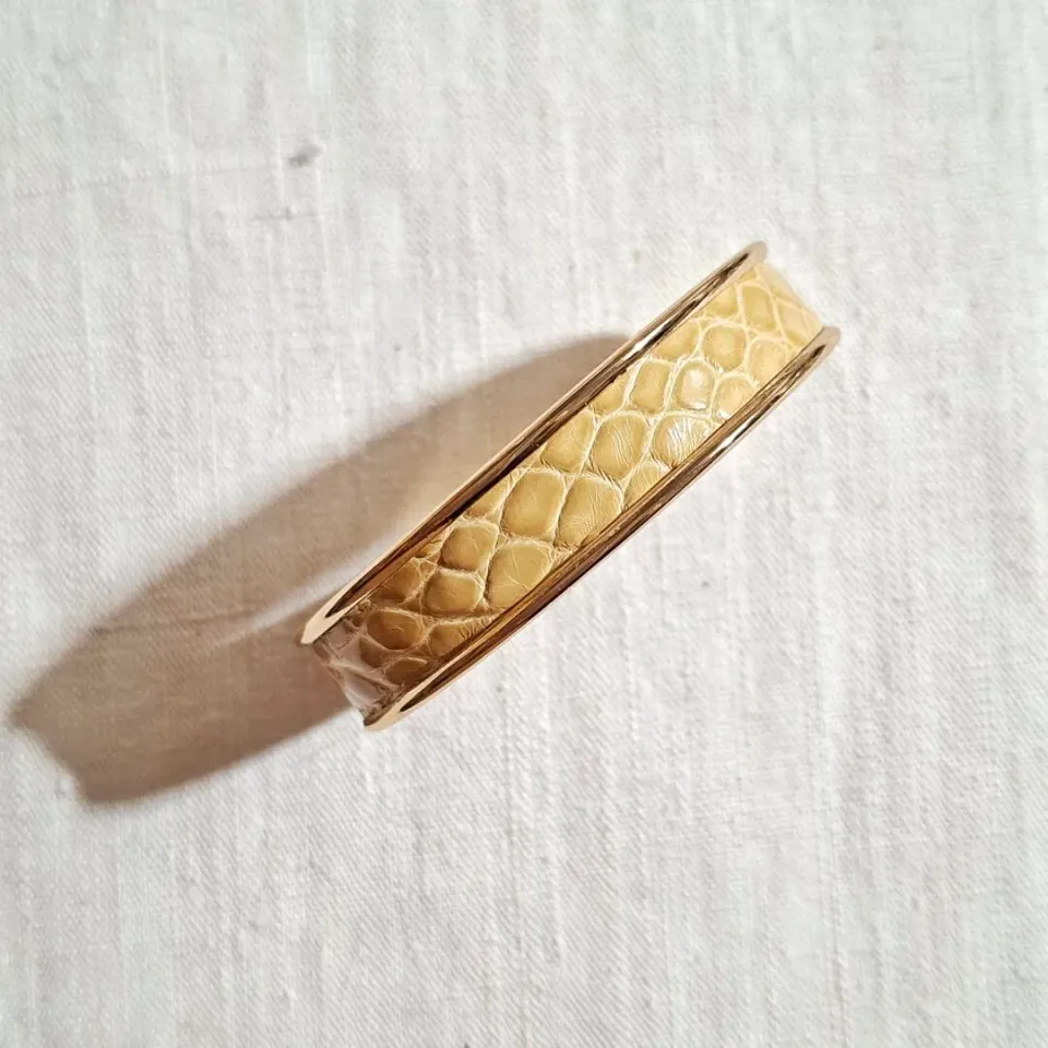 Atelier Anne R bracelet manchette cuir alligator crème 1 cm