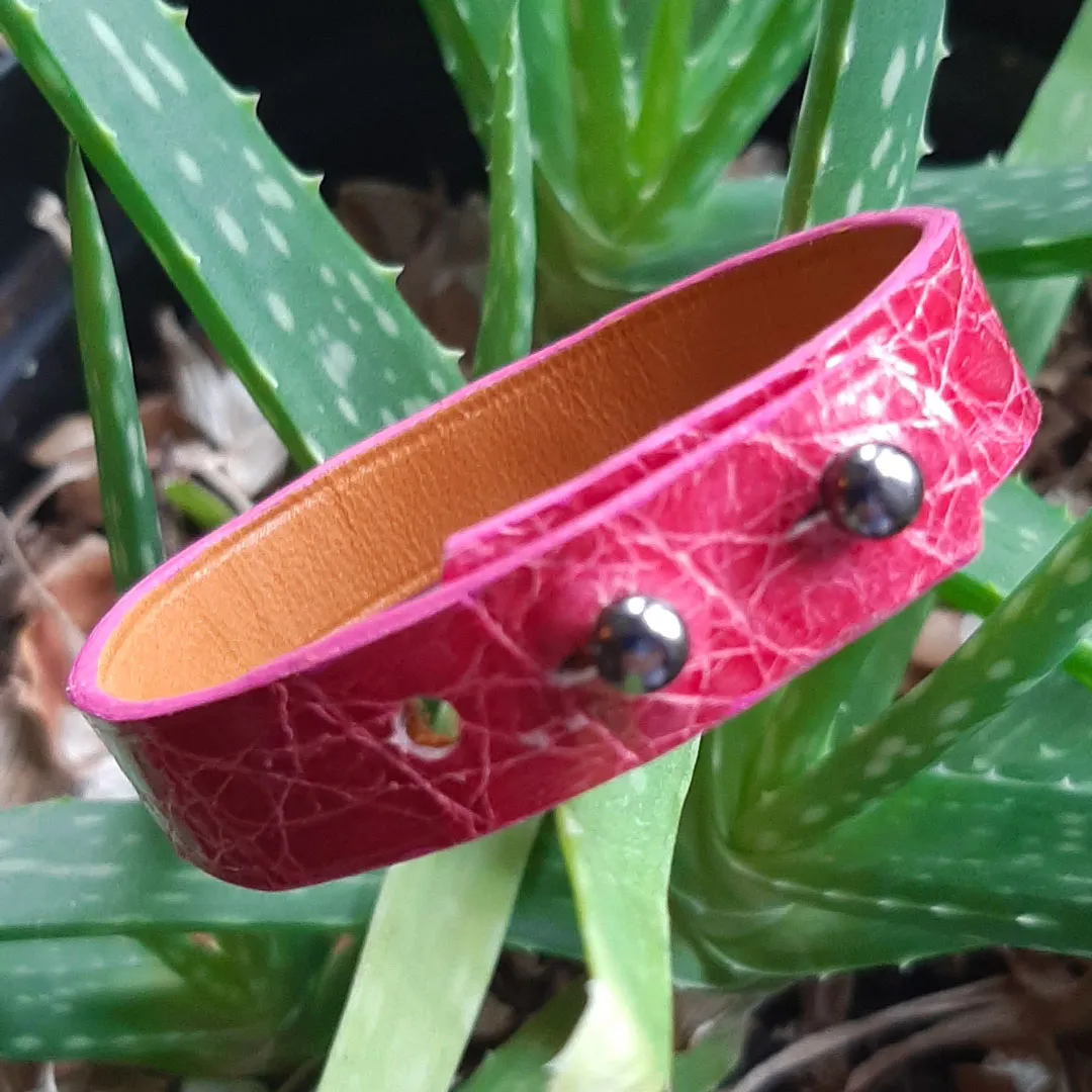 Atelier Anne R Petit Occavus bracelet cuir fuchsia