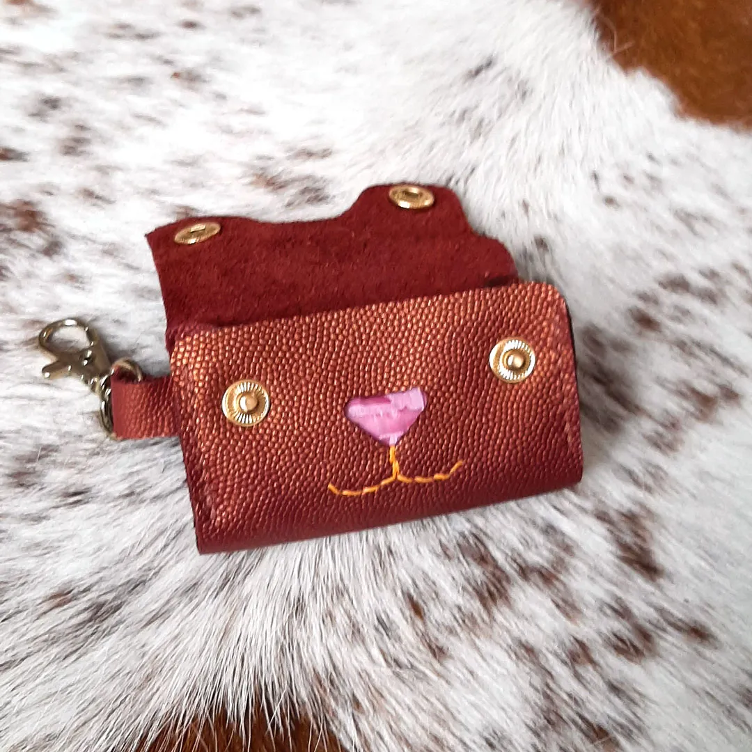 Atelier Anne R Wouf! pochette porte-sacs cuir rouille irisé