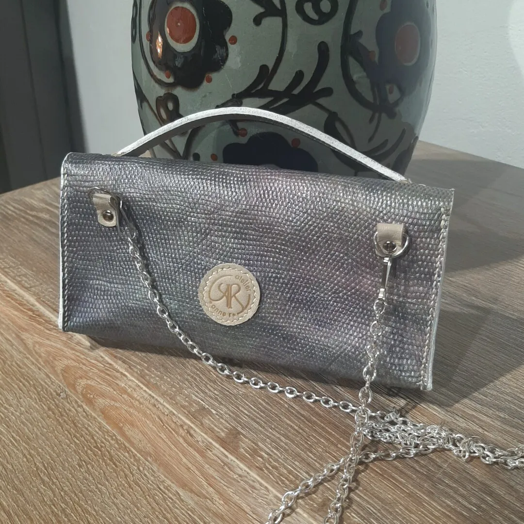 Atelier Anne R Amore pochette cuir métallisé chaîne soirée