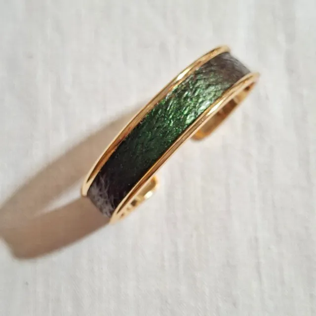 Atelier Anne R manchette cuir saumon bracelet vert irisé