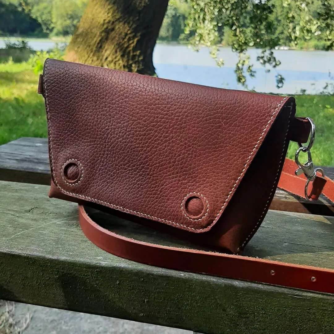 Atelier Anne R petit sac bandoulière cuir marron pull-up