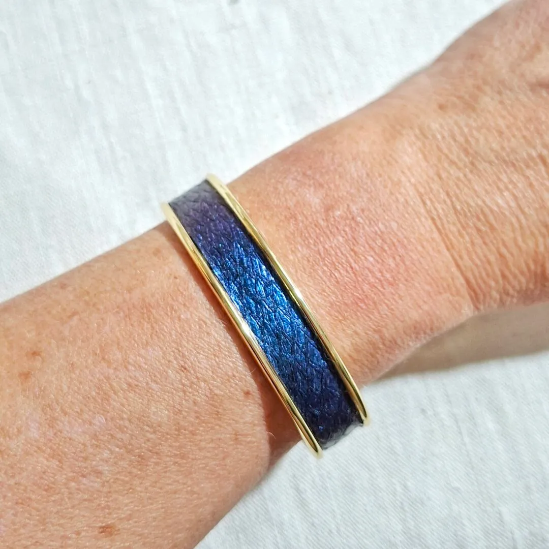Atelier Anne R manchette bracelet cuir saumon bleu irisé
