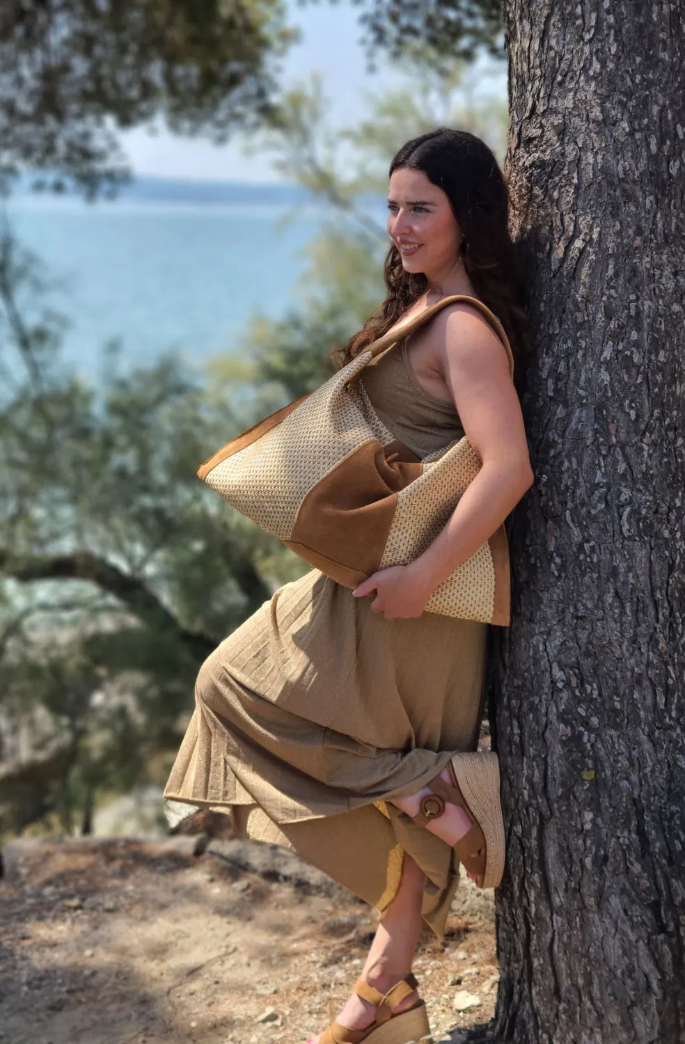Hexagone Cuir Papaye cabas paille daim naturel camel 52cm
