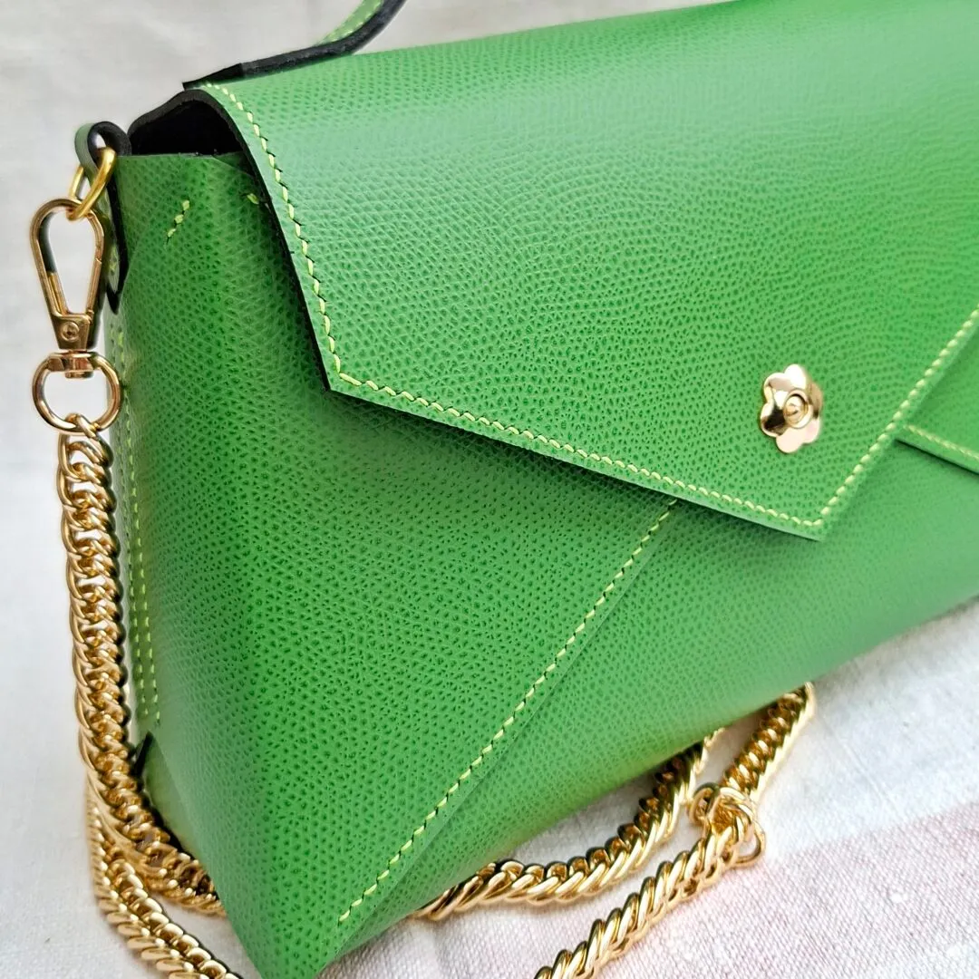 Atelier Anne R sac enveloppe cuir vert cousu main