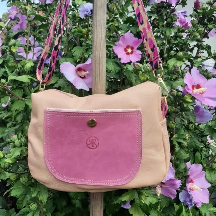 Atelier Anne R sac bandoulière cuir beige rosé framboise