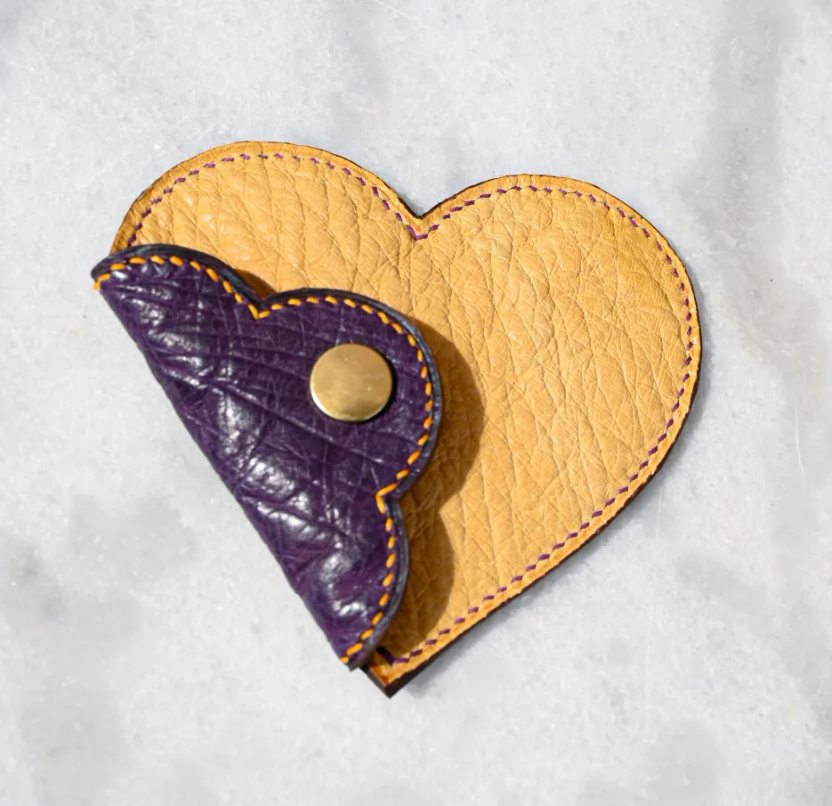 Atelier Anne R Atout Cœur porte-monnaie cuir moutarde violet