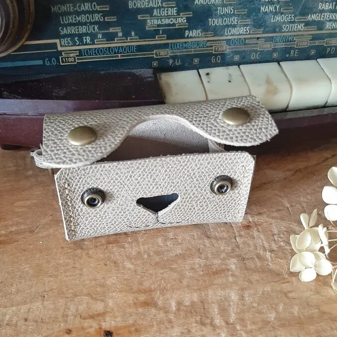 Atelier Anne R Wouf pochette cuir gris sacs chien