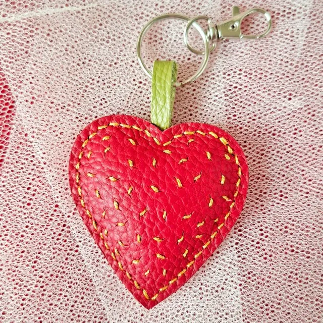 Atelier Anne R Porte-clés Cœur porte-clés cuir rouge cerise