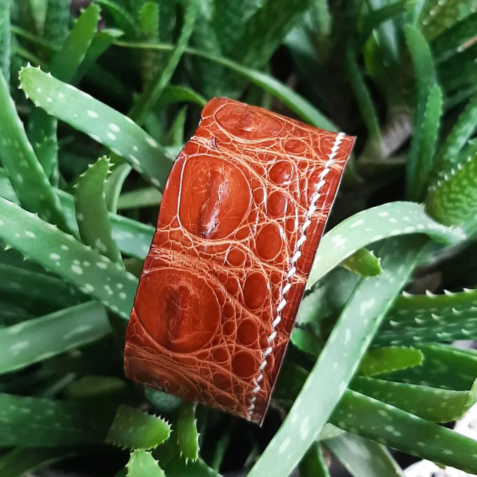 Atelier Anne R Grand Occavus bracelet cuir marron brillant