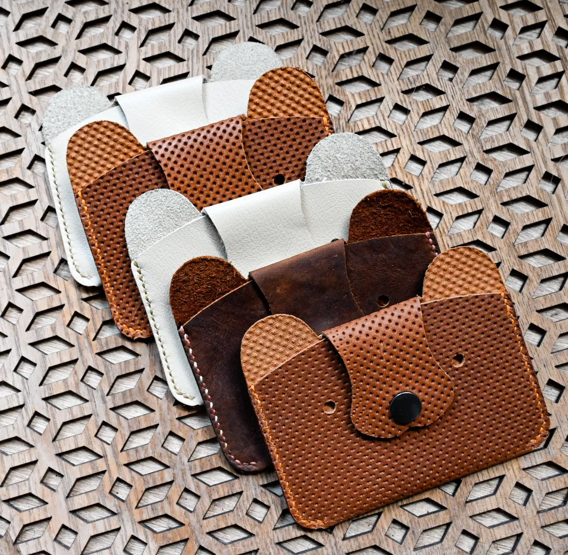 Atelier Anne R Frère des Pins porte-cartes cuir blanc cassé