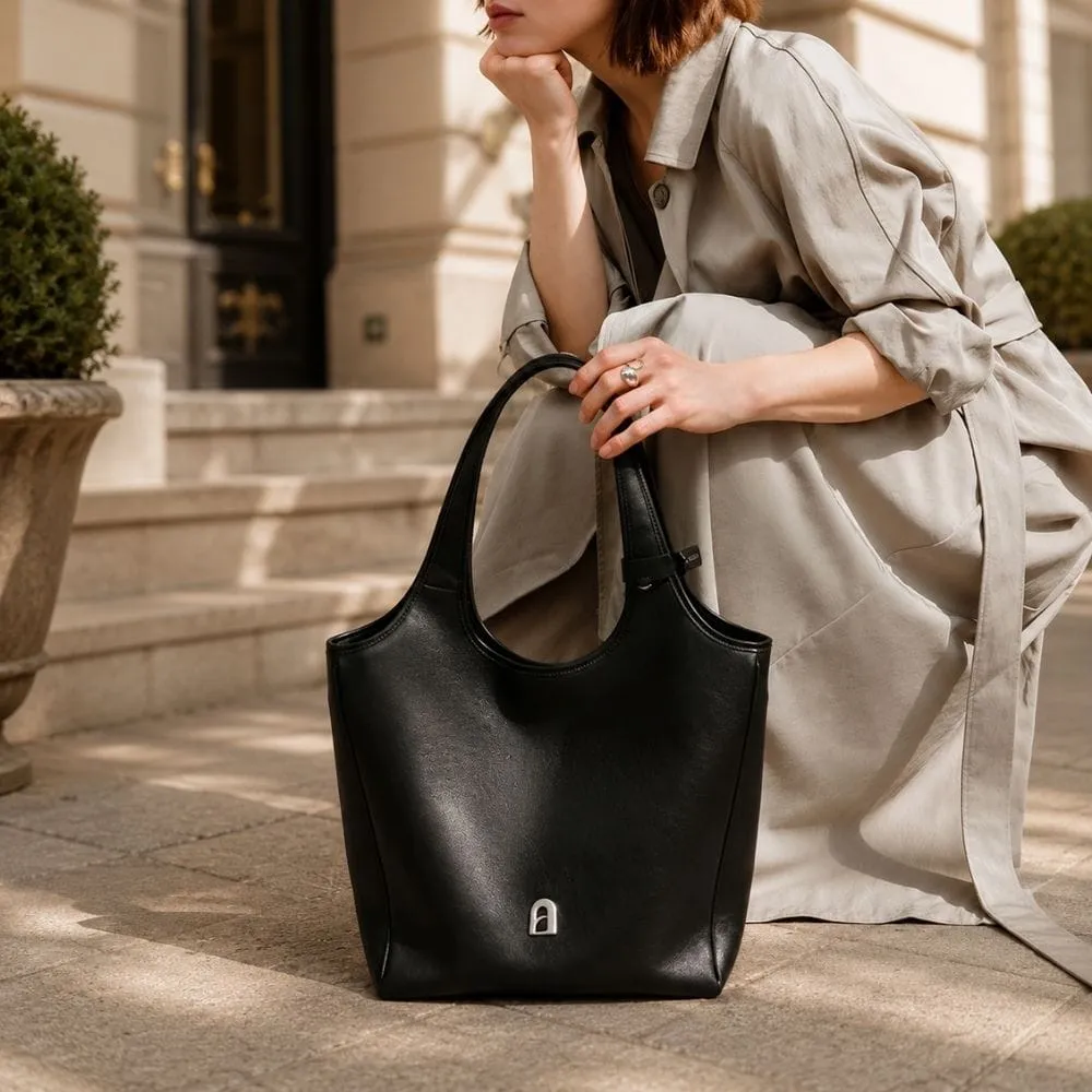 Maison Sacoches Ophélie sac cabas noir cuir fendu