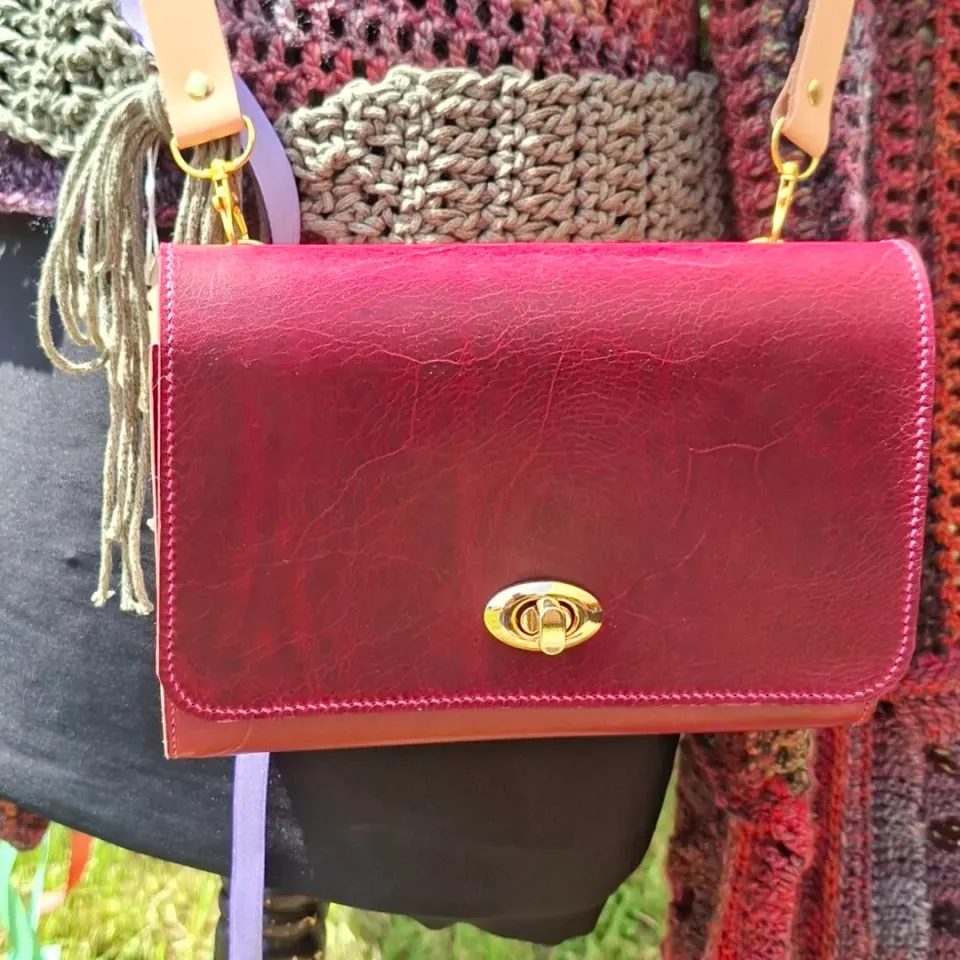 Atelier Anne R cartouchière cuir bordeaux tannage végétal