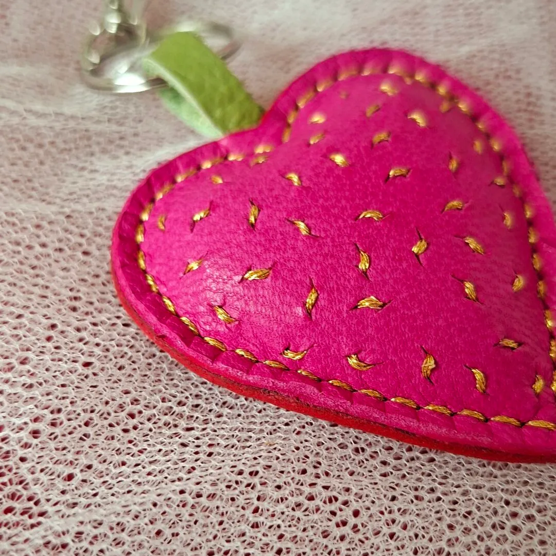 Atelier Anne R porte-clés cœur cuir rose fuchsia 6cm