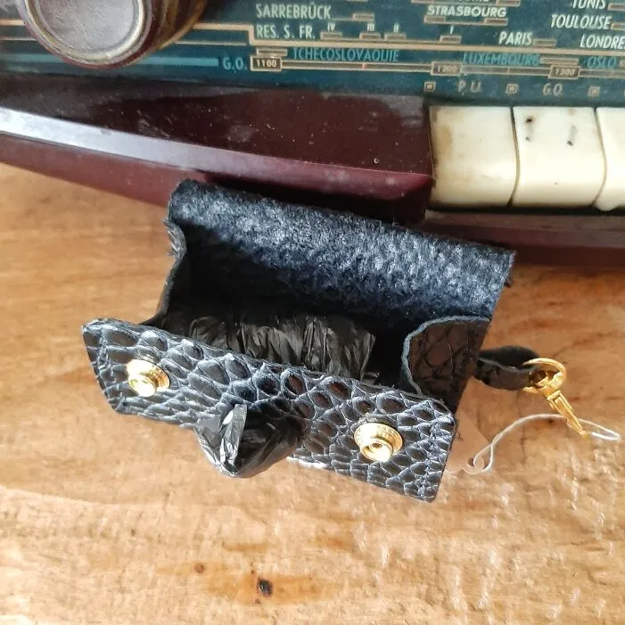 Atelier Anne R Wouf pochette sachets chien cuir vernis noir