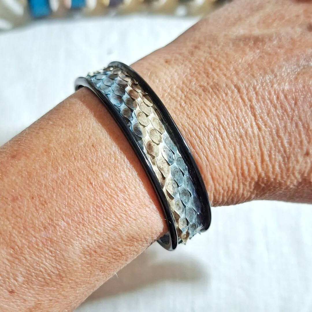 Atelier Anne R manchette cuir python bleu marron