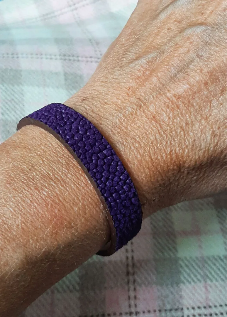 Atelier Anne R Occavus bracelet cuir violet galuchat