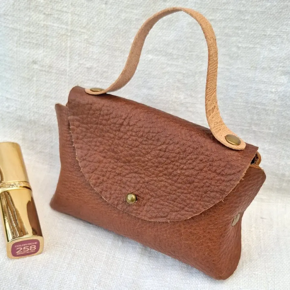 Atelier Anne R petit sac cuir grainé marron rivets sans couture