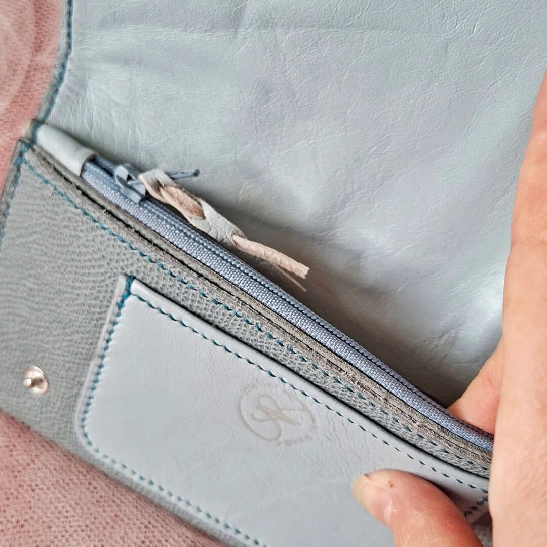 Atelier Anne R Compagnon Epsom portefeuille cuir bleu 3 volets