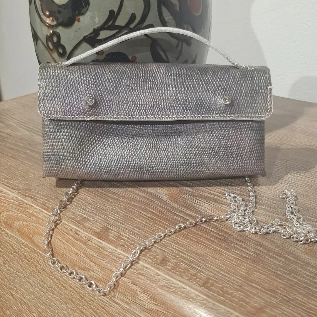 Atelier Anne R Amore pochette cuir métallisé chaîne soirée
