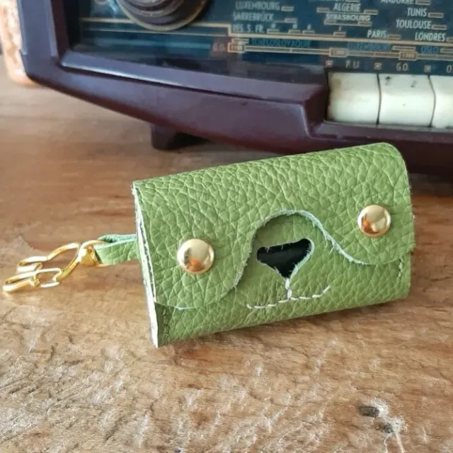 Atelier Anne R Wouf pochette sachets chien cuir vert