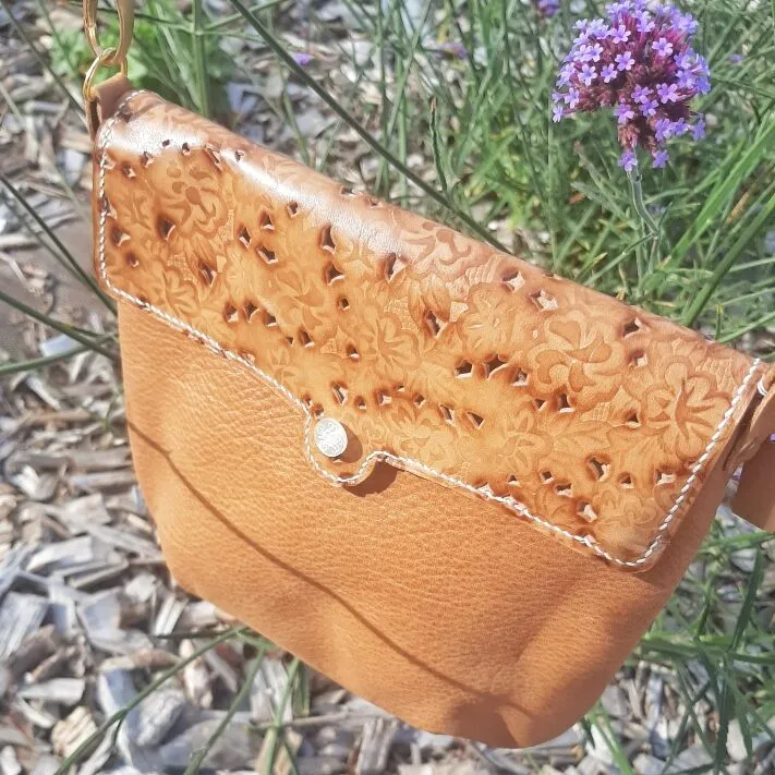 Atelier Anne R Myrlande sac bandoulière cuir caramel floral