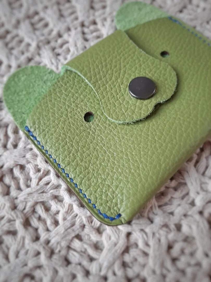 Atelier Anne R Frère des Pins porte-cartes cuir vert amande