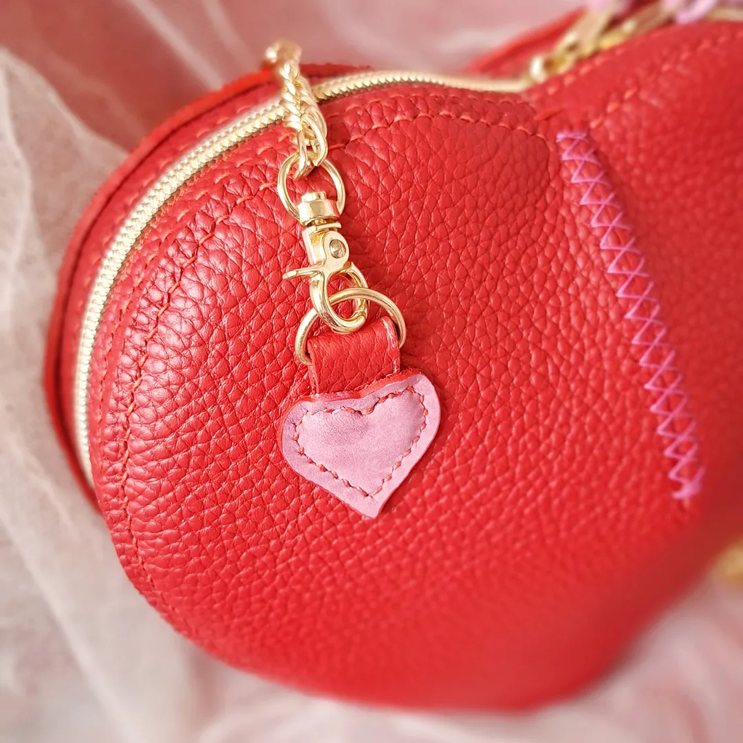 Atelier Anne R sac cœur cuir rouge grainé