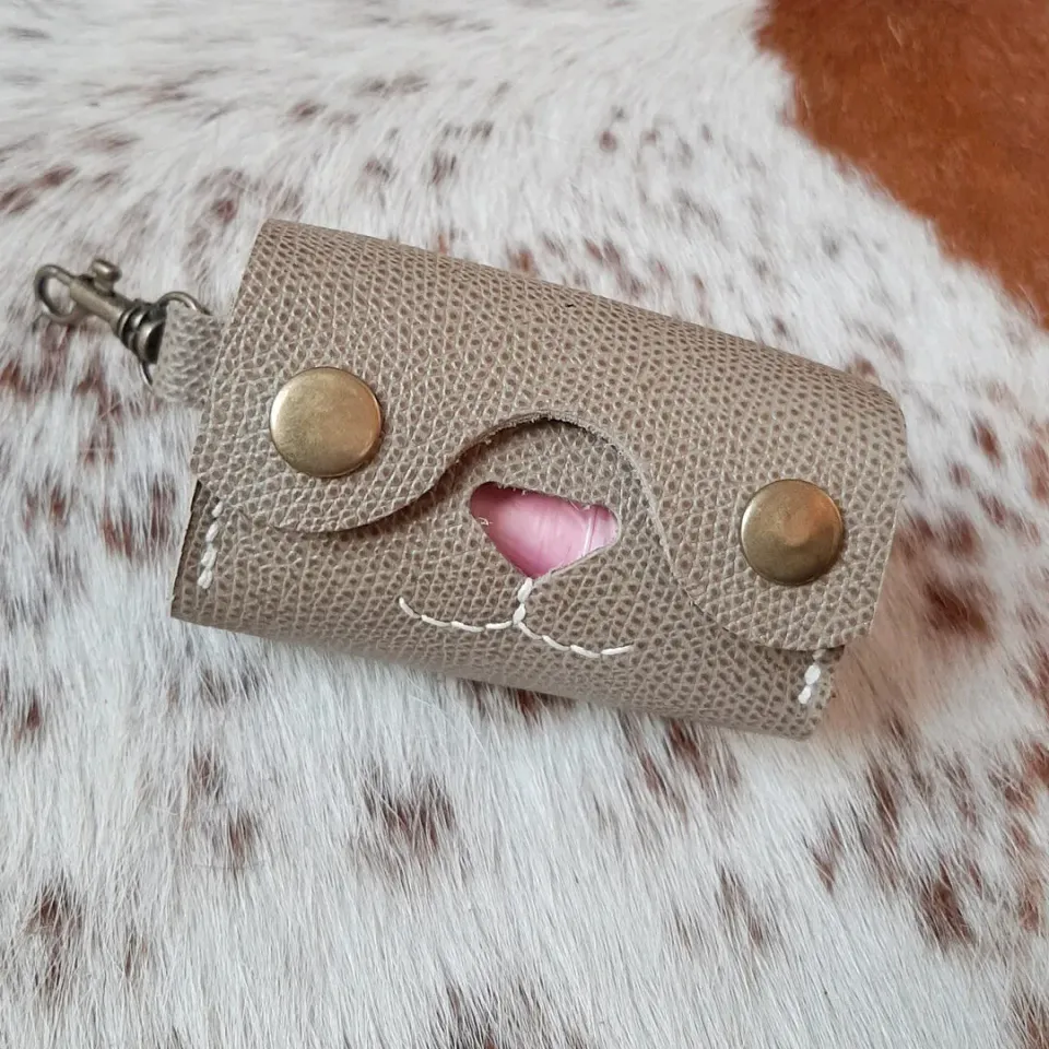Atelier Anne R Wouf pochette cuir gris sacs chien