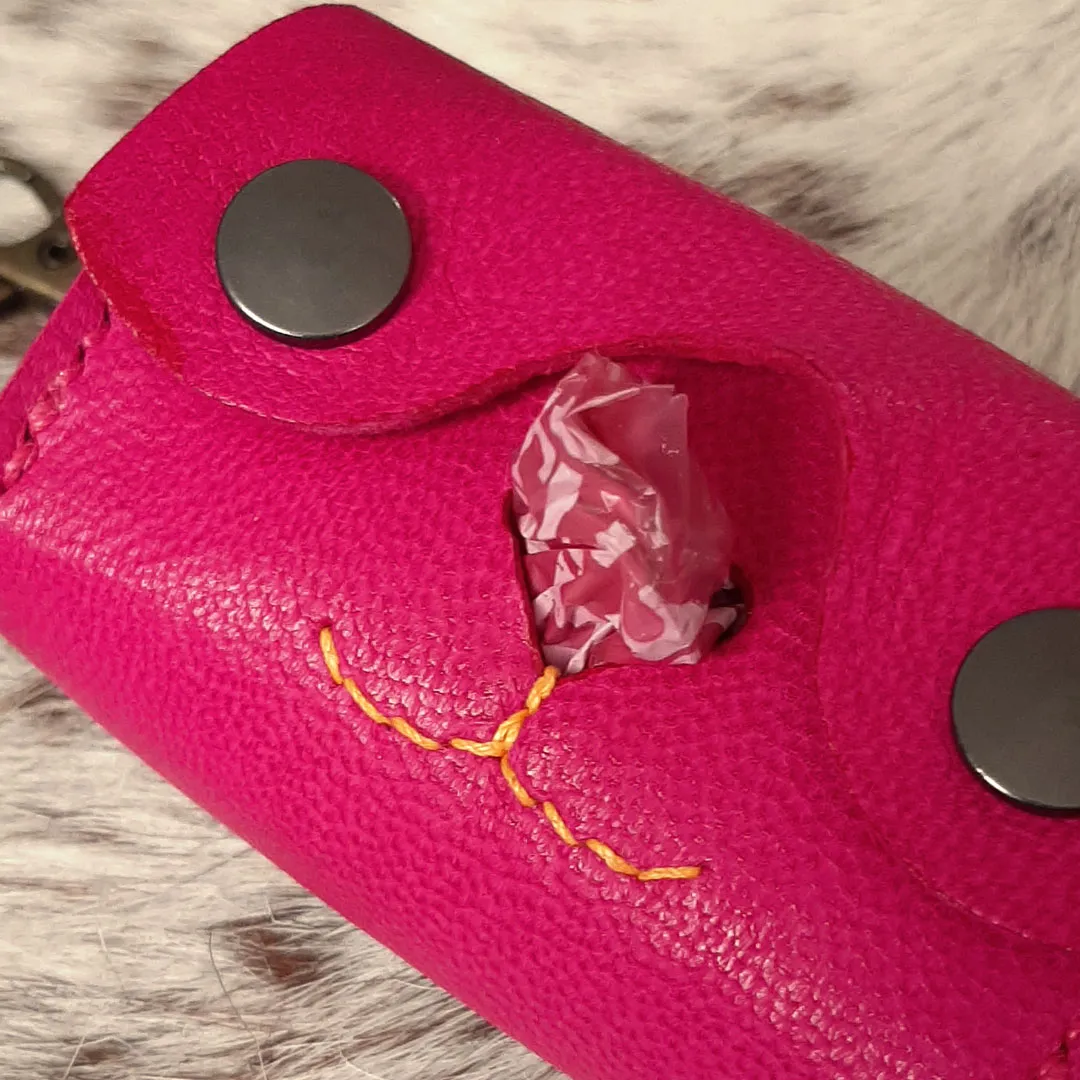 Atelier Anne R Wouf! pochette porte-sacs cuir fuchsia