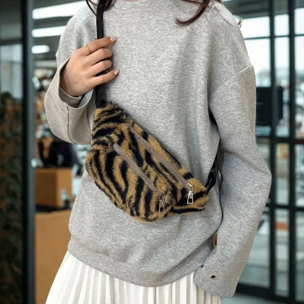 Maison Sacoches Naê Sac banane fourrure léopard marron