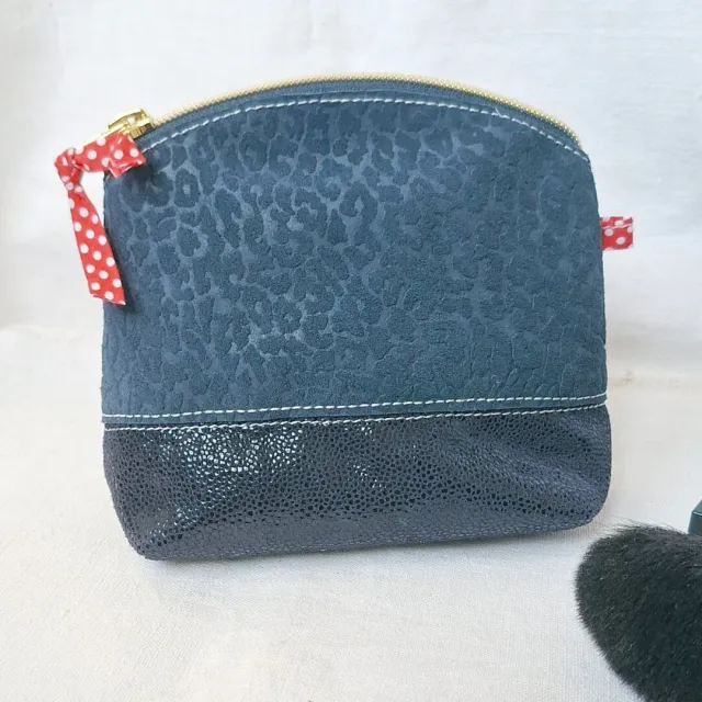 Atelier Anne R trousse cuir bleu marine panthère galuchat