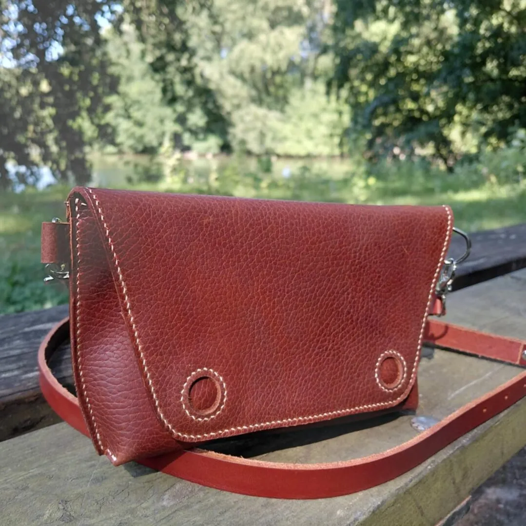 Atelier Anne R petit sac bandoulière cuir marron pull-up