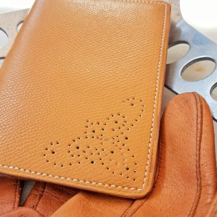 Atelier Anne R porte-passeport cuir Epsom caramel