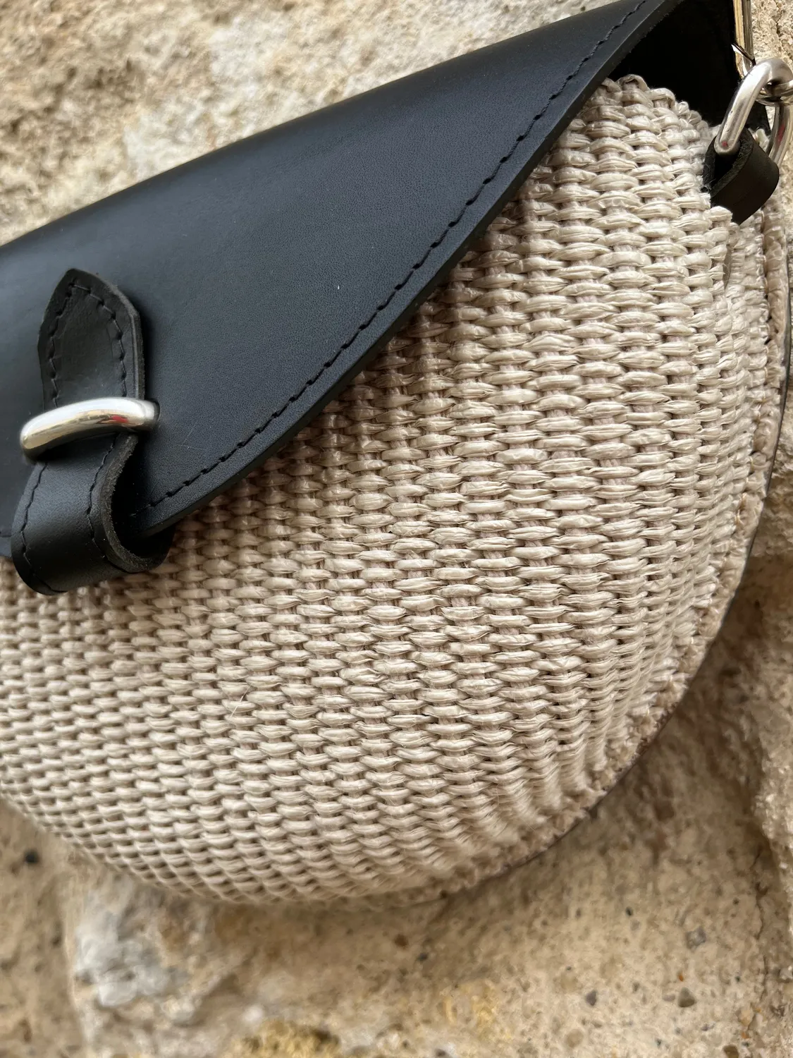 Hexagone Cuir Soleil sac cuir raphia noir kaki 24 cm