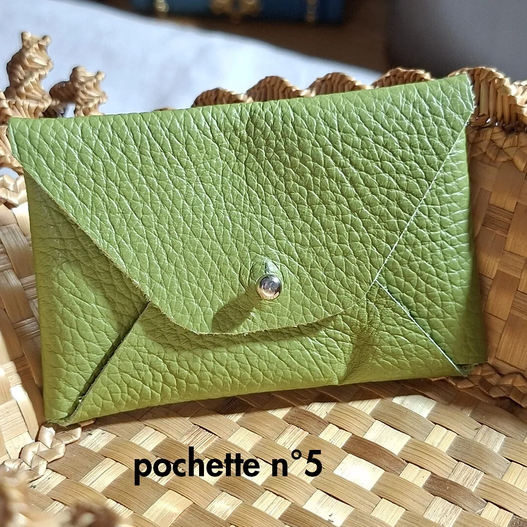 Atelier Anne R pochette enveloppe cuir bouton col 10x6,5 cm