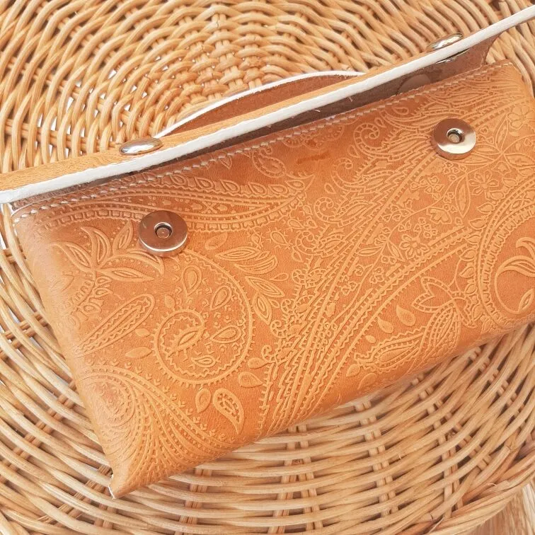Atelier Anne R Amore pochette cuir cachemire miel