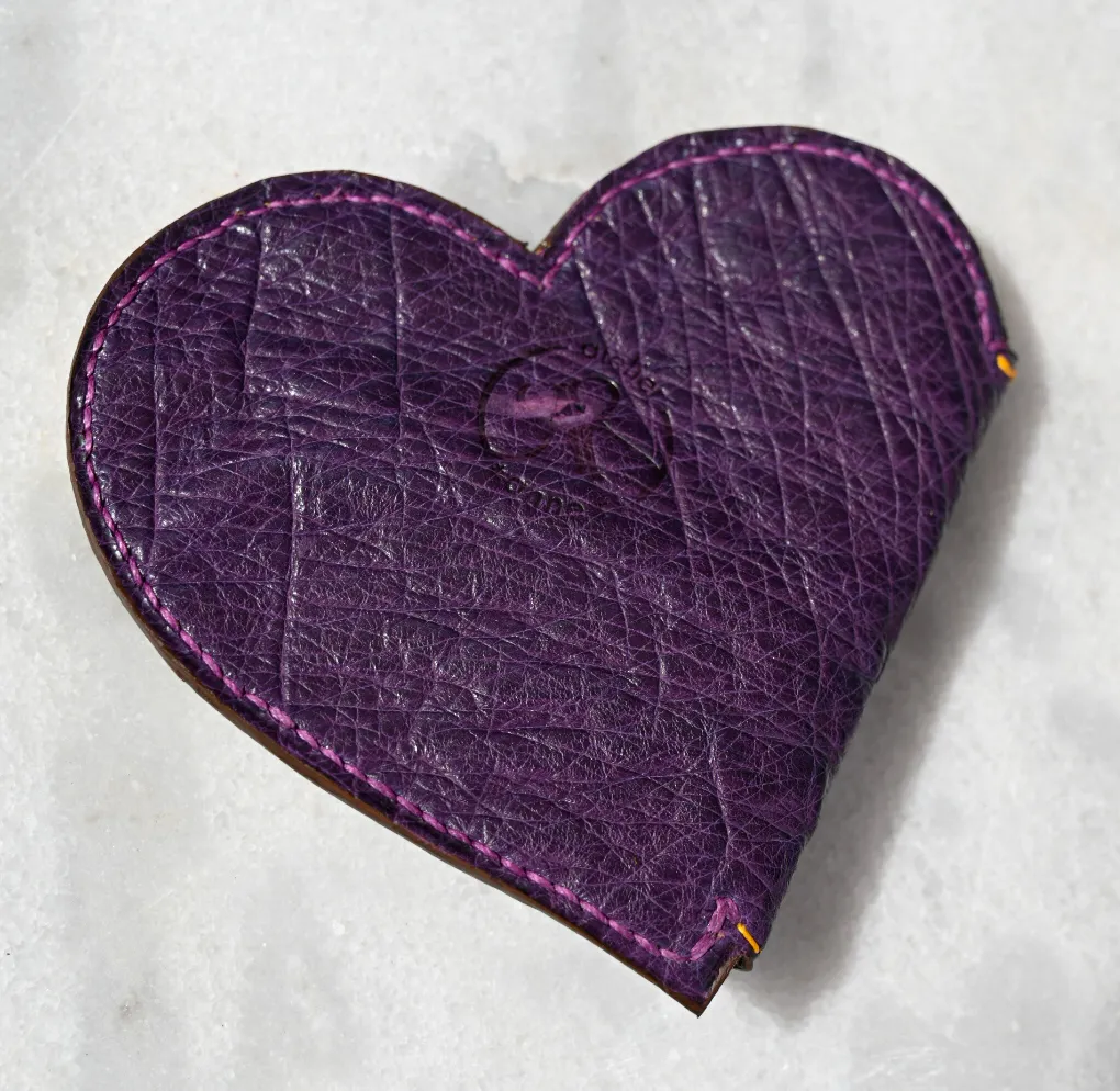 Atelier Anne R Atout Cœur porte-monnaie cuir moutarde violet