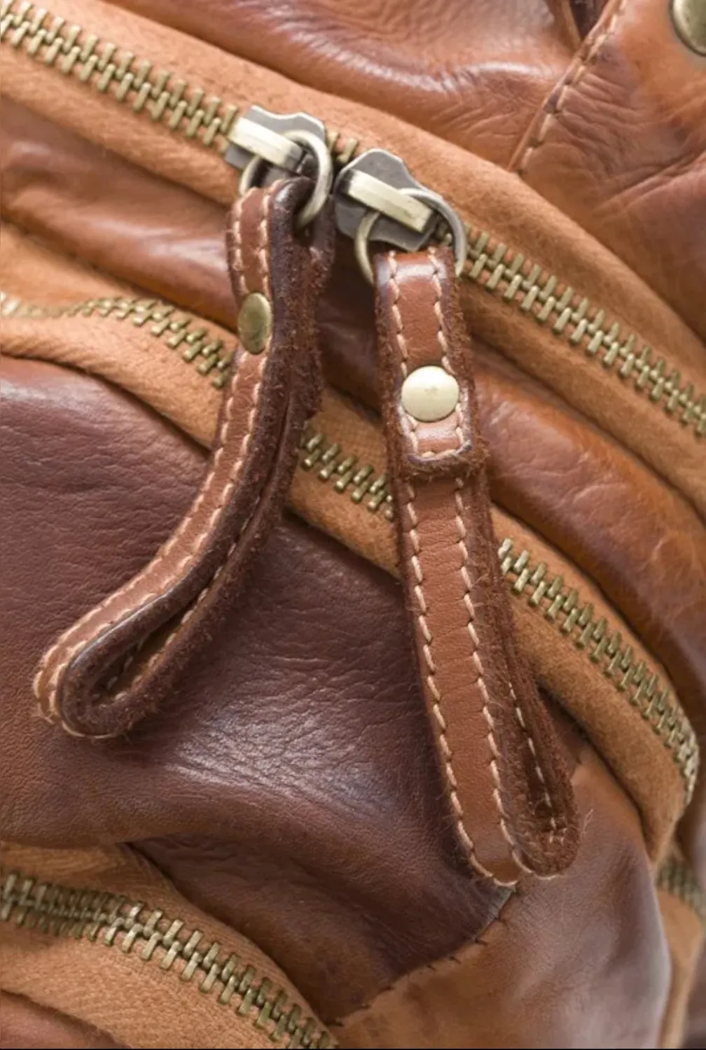 Hexagone Cuir Sad Casiers sac à dos cuir kaki PC