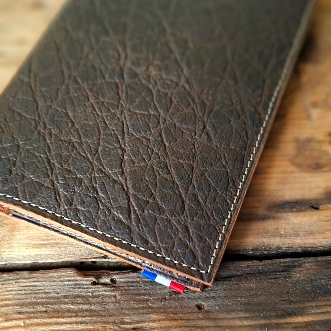 Atelier Anne R porte-passeport cuir marron foncé