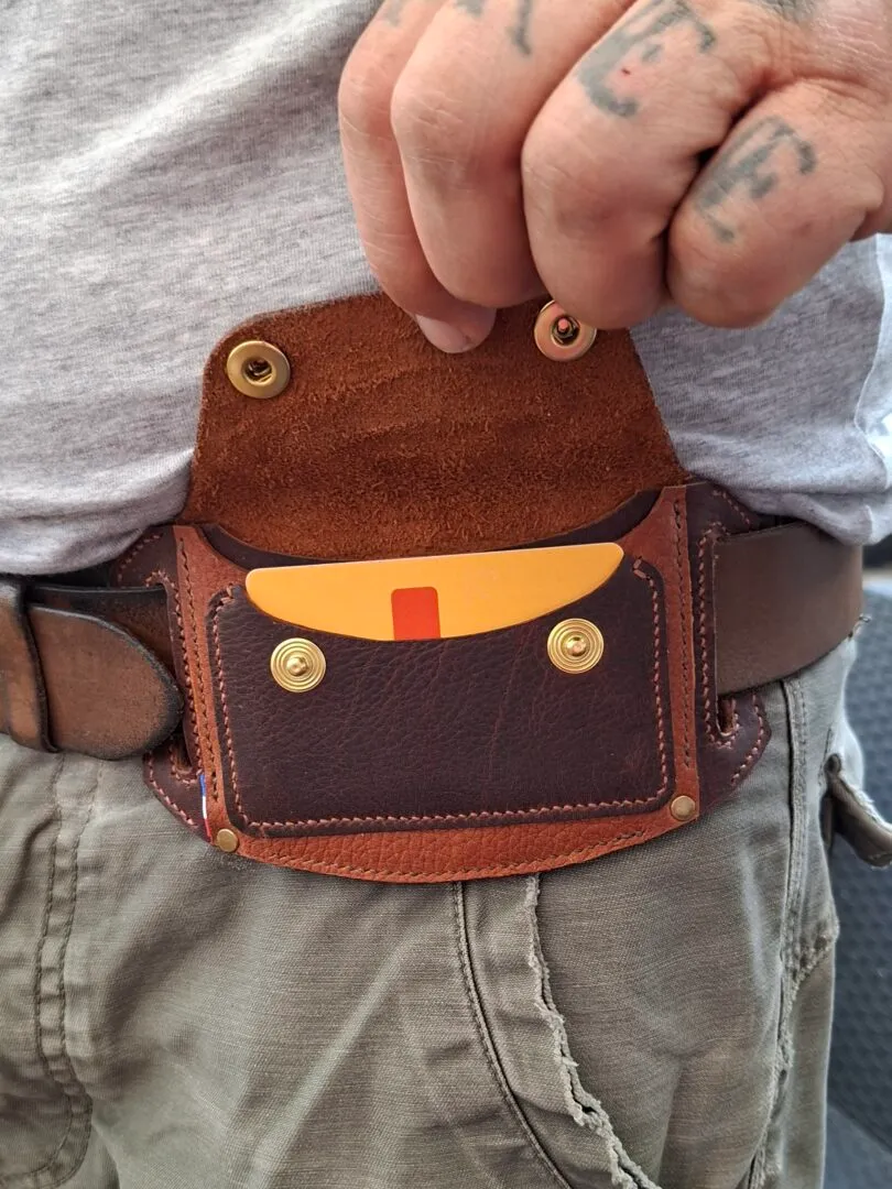 Atelier Anne R porte-cartes ceinture cuir pull-up pression