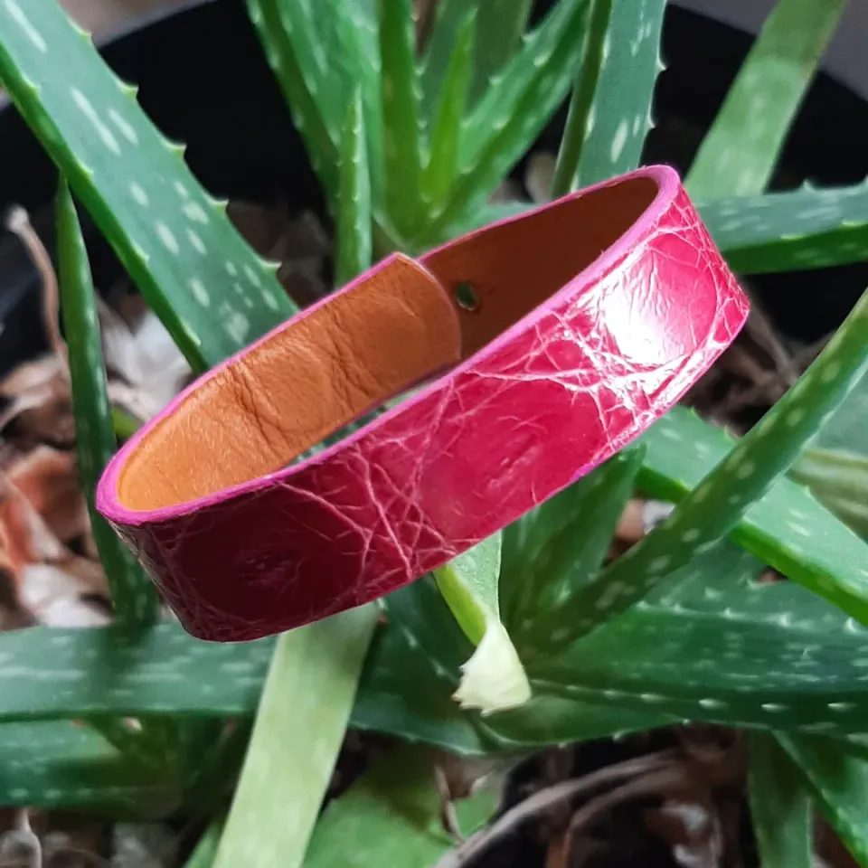Atelier Anne R Petit Occavus bracelet cuir fuchsia