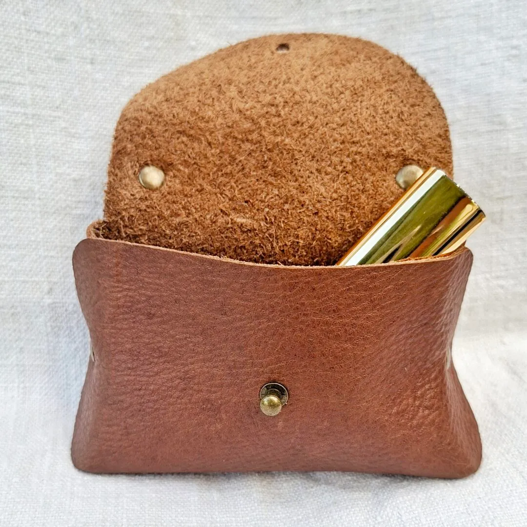 Atelier Anne R petit sac cuir grainé marron rivets sans couture