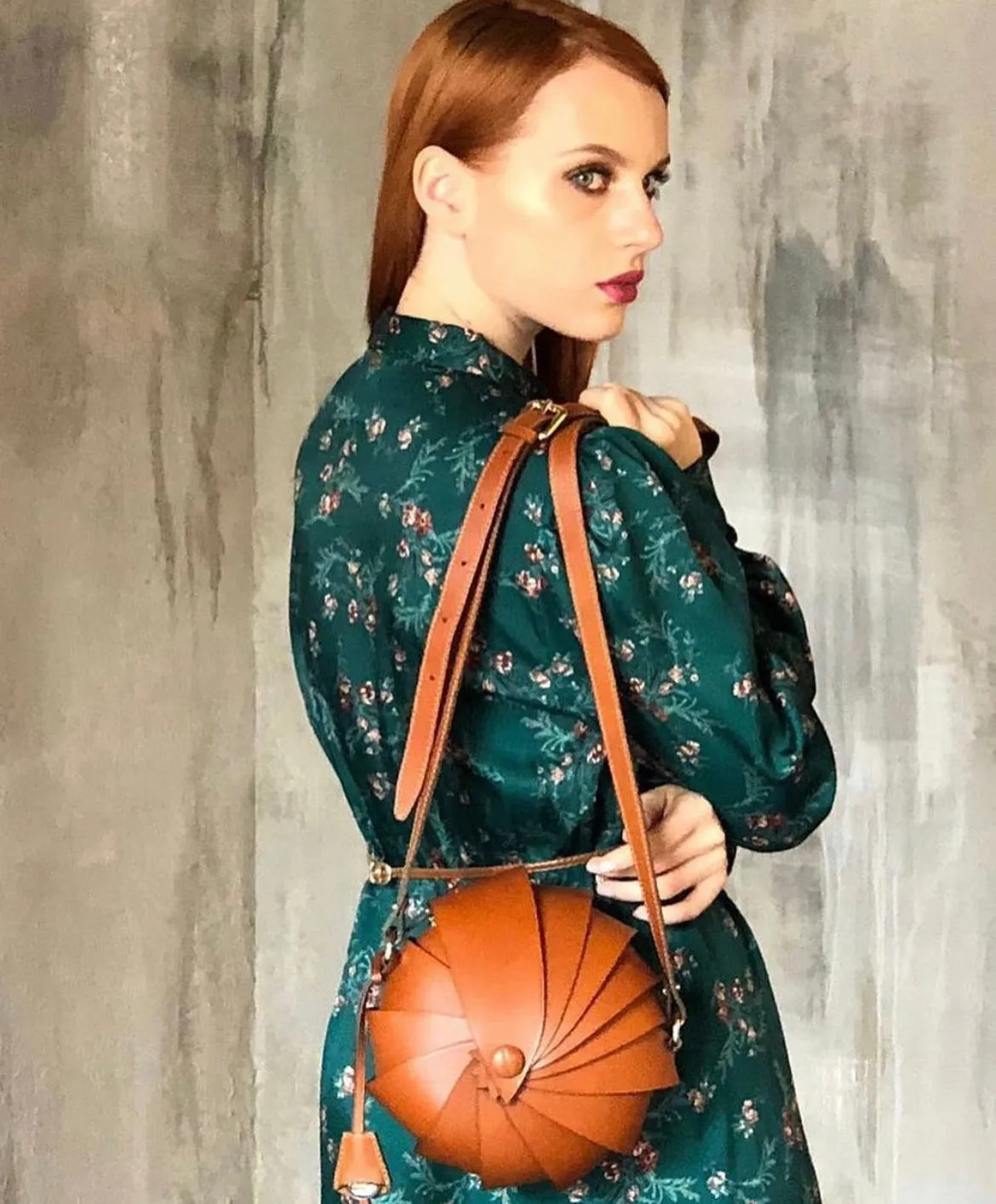 Hexagone Cuir Toupie sac bandoulière cuir cognac rond